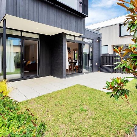 Villa Blissful Breeze Townhouse With Parking And Patio Auckland Esterno foto