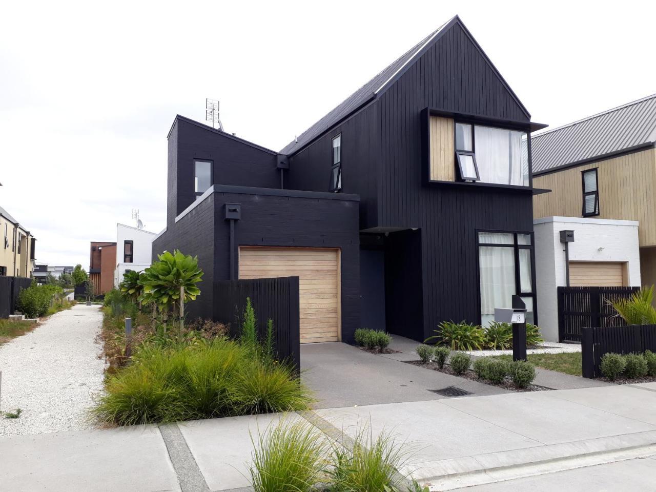 Villa Blissful Breeze Townhouse With Parking And Patio Auckland Esterno foto