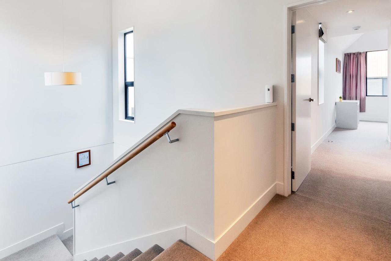 Villa Blissful Breeze Townhouse With Parking And Patio Auckland Esterno foto