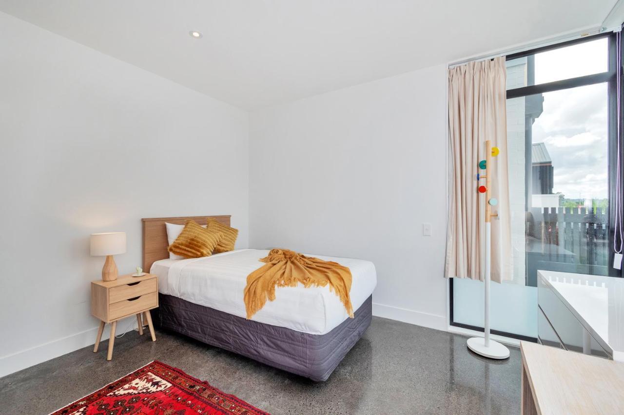 Villa Blissful Breeze Townhouse With Parking And Patio Auckland Esterno foto