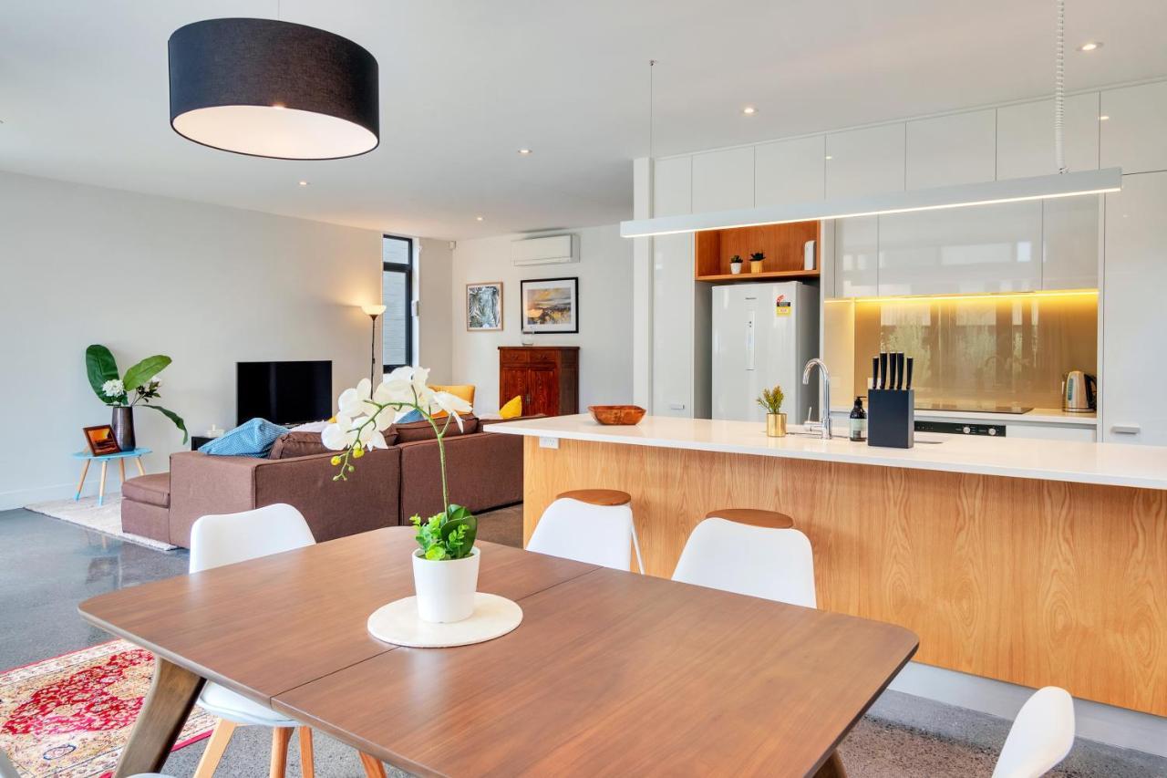 Villa Blissful Breeze Townhouse With Parking And Patio Auckland Esterno foto