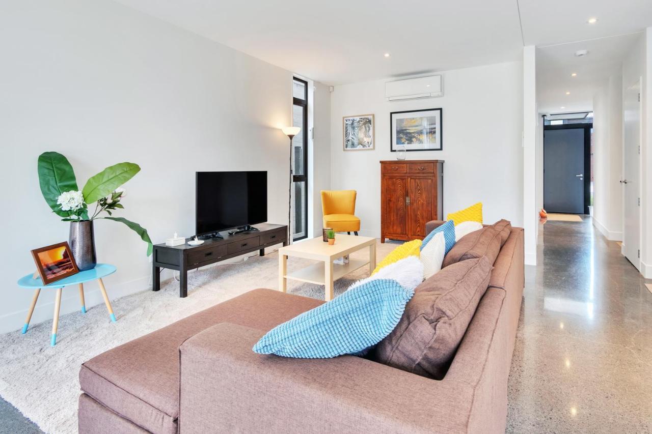 Villa Blissful Breeze Townhouse With Parking And Patio Auckland Esterno foto