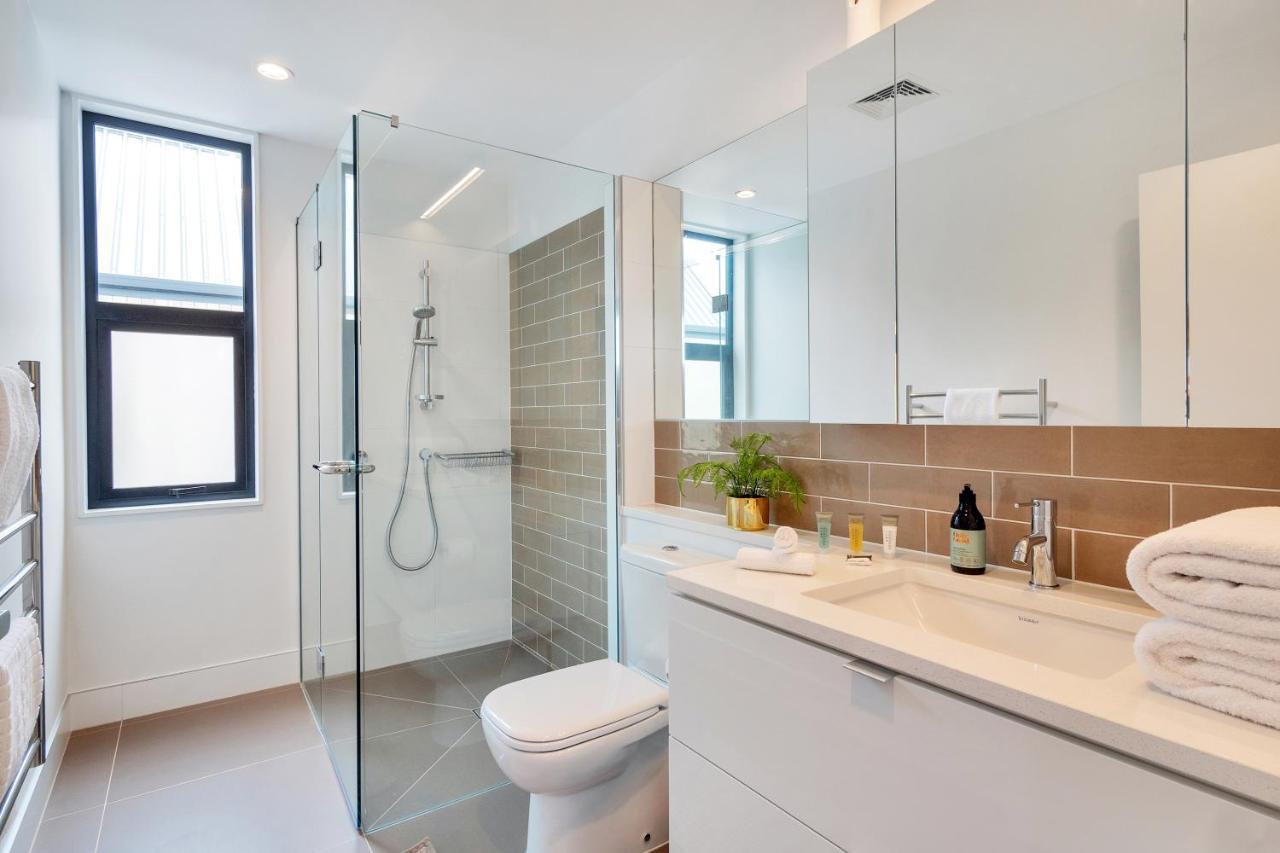 Villa Blissful Breeze Townhouse With Parking And Patio Auckland Esterno foto