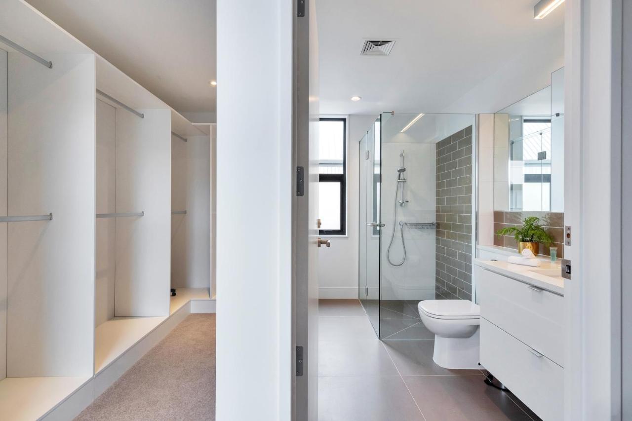 Villa Blissful Breeze Townhouse With Parking And Patio Auckland Esterno foto