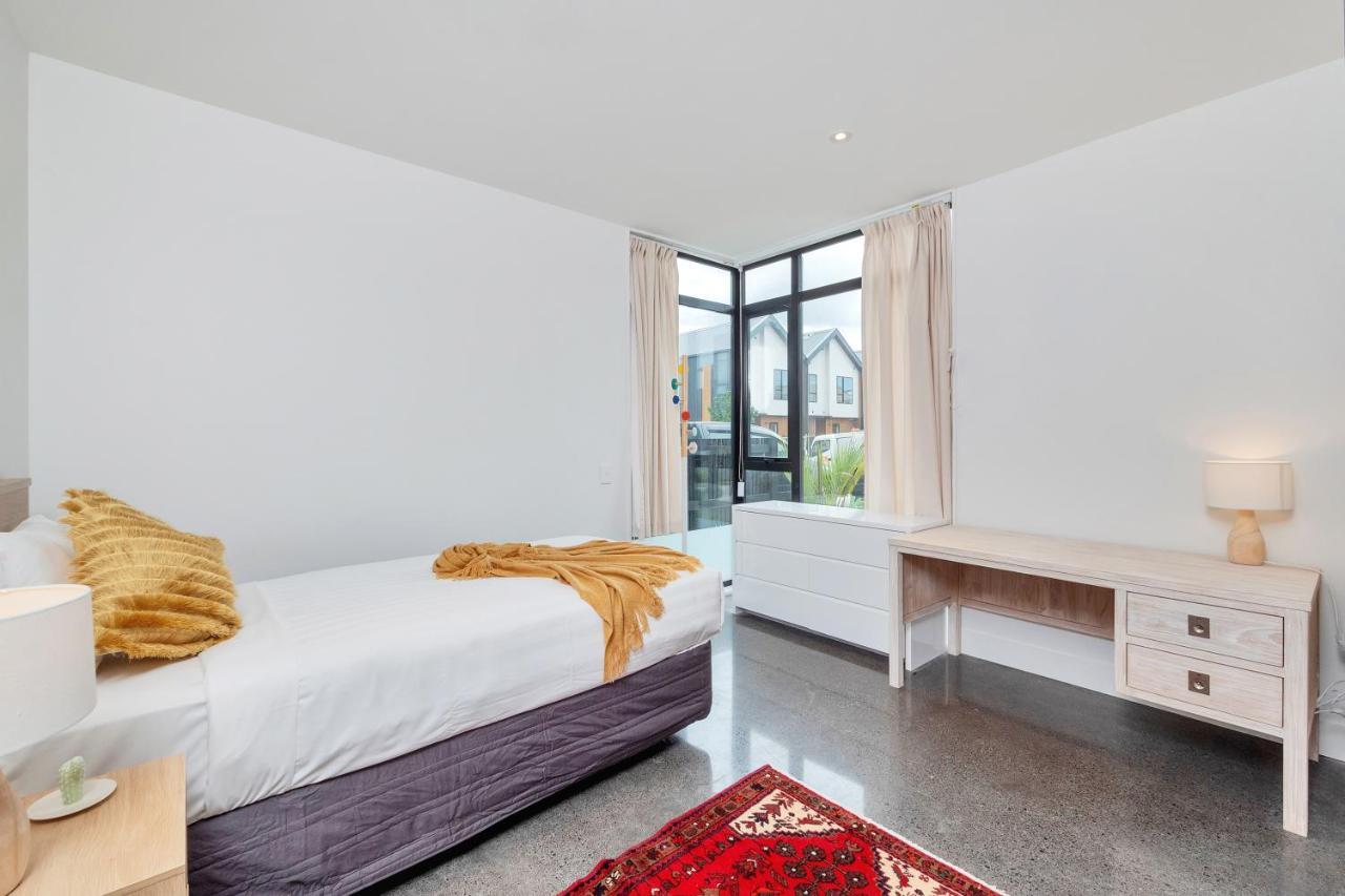 Villa Blissful Breeze Townhouse With Parking And Patio Auckland Esterno foto