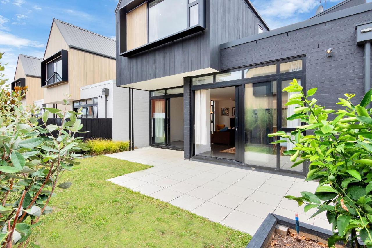 Villa Blissful Breeze Townhouse With Parking And Patio Auckland Esterno foto