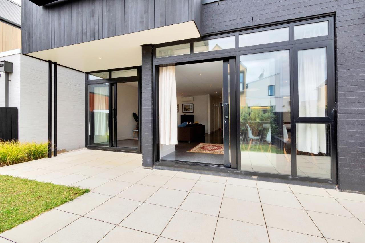Villa Blissful Breeze Townhouse With Parking And Patio Auckland Esterno foto