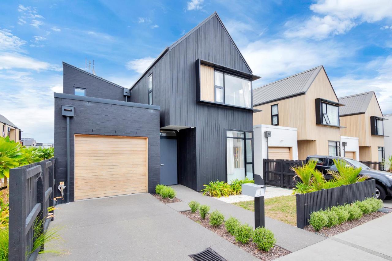 Villa Blissful Breeze Townhouse With Parking And Patio Auckland Esterno foto