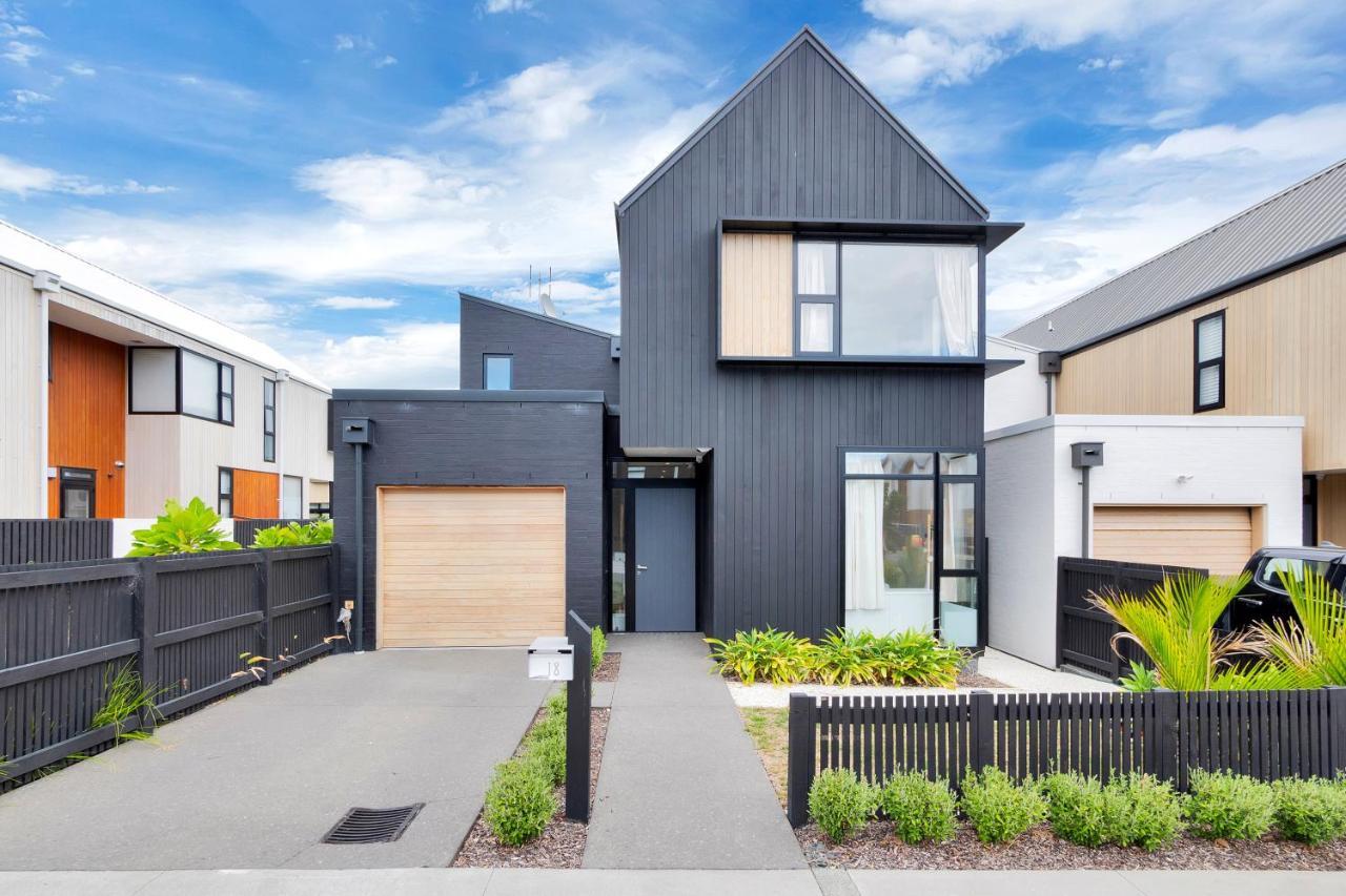 Villa Blissful Breeze Townhouse With Parking And Patio Auckland Esterno foto