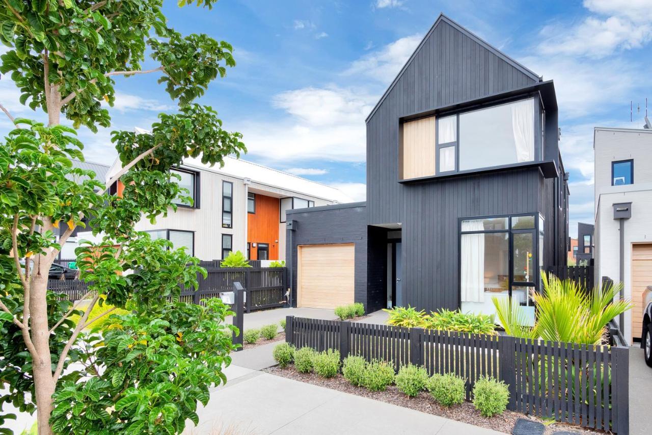Villa Blissful Breeze Townhouse With Parking And Patio Auckland Esterno foto
