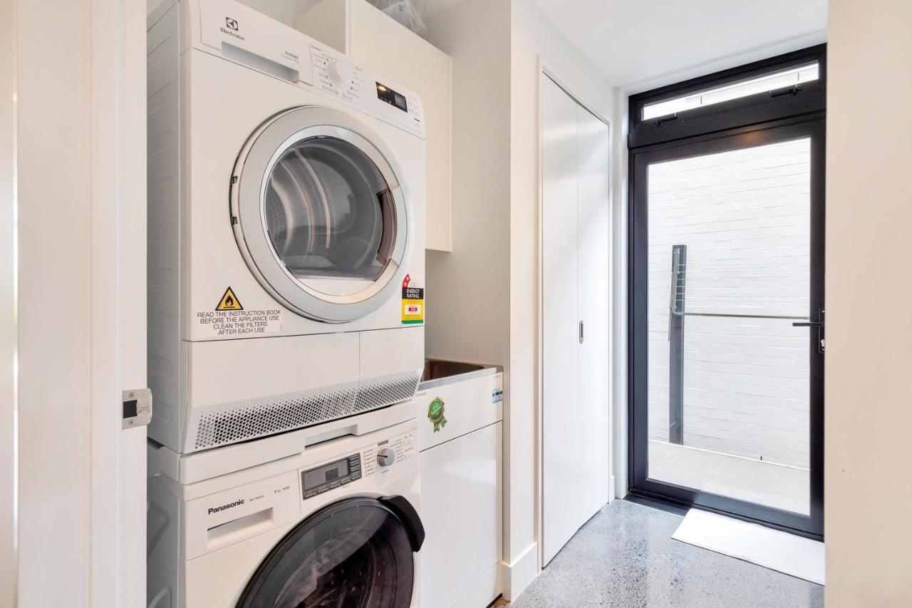 Villa Blissful Breeze Townhouse With Parking And Patio Auckland Esterno foto
