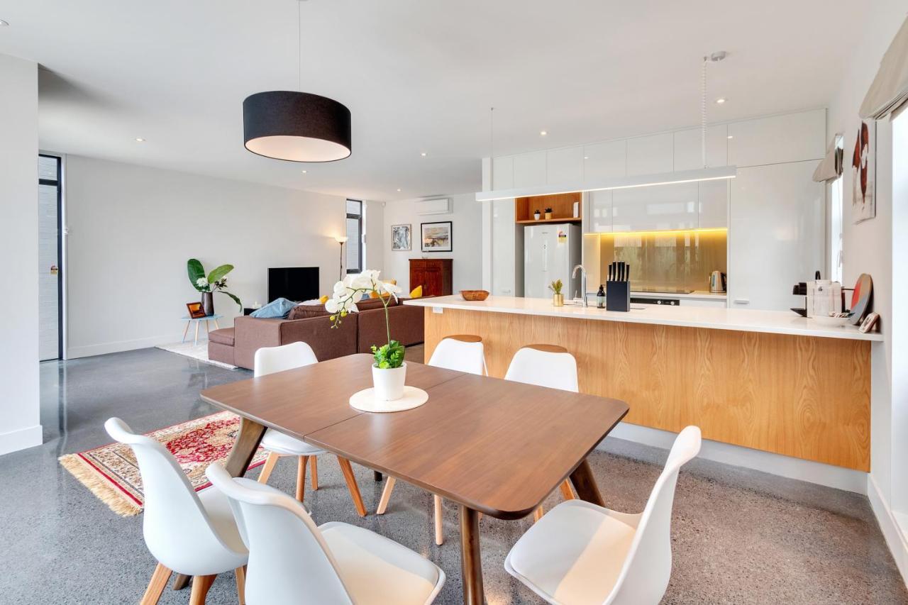 Villa Blissful Breeze Townhouse With Parking And Patio Auckland Esterno foto